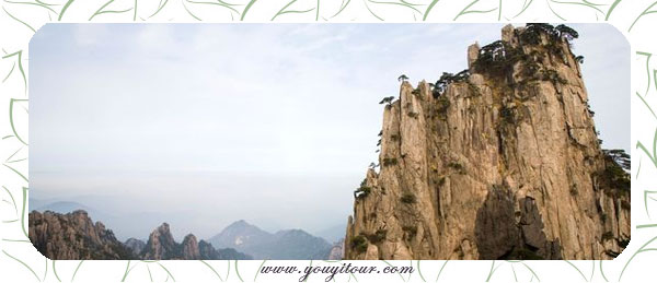 參加黃山旅游跟團(tuán)，登黃山最高峰，美不勝收。