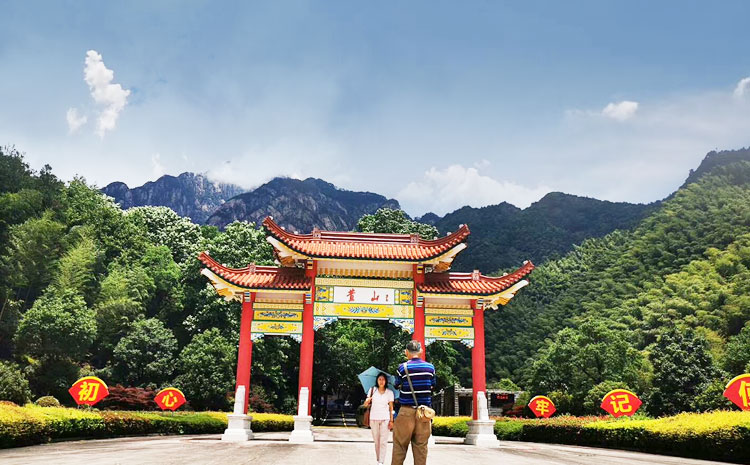 在黃山北座公交到黃山:黃山南大門 美景 在黃山北座公交到黃山:黃山南大門 美景