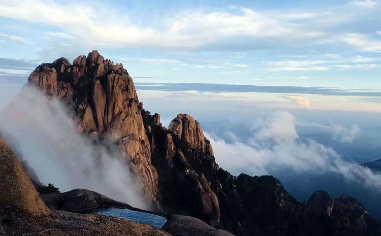 在黃山北座公交到黃山：黃山云海 美景圖